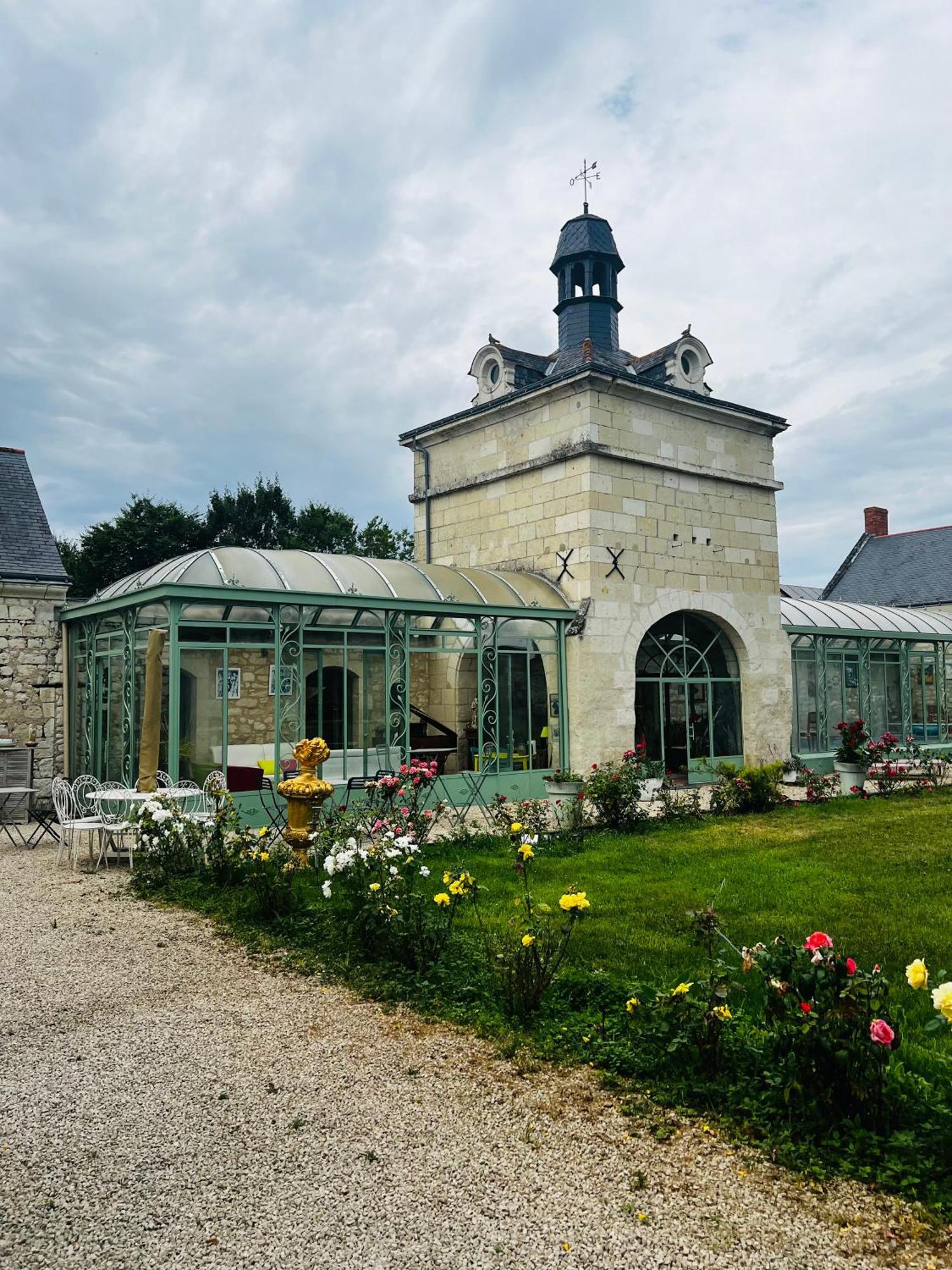 Chateau De La Thibaudiere Bois Savary - Chambre Familiale Du Roi Allonnes  Exterior photo
